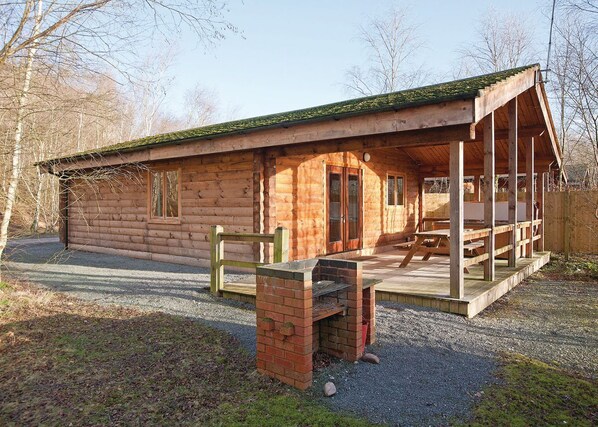 Badger Log Cabin 6 - Quarry Walk Lodges, Freehay, Cheadle