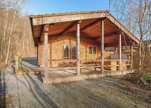 Badger Log Cabin 6 - Quarry Walk Lodges, Freehay, Cheadle