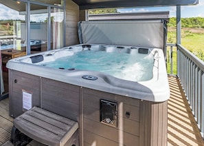 Typical | Lakeview 3 - Woodhall Country Park Lodges, Woodhall Spa