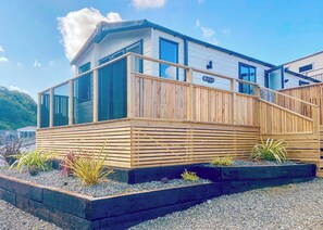 Heron Lodge - Gwalia Falls, Tresaith Beach, Cardigan, Ceredigion