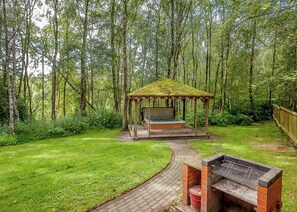 Owl Garden - Quarry Walk Lodges, Freehay, Cheadle