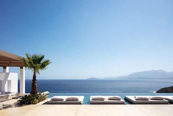 Pure C - Pure Sea, Comfort, Crete and Concrete: the quintessential elements that put it together