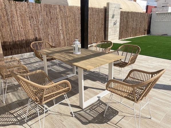Outdoor dining
