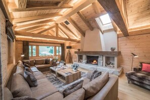 the spacious and cozy living room in front of the warm fire place 