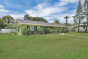 Feel the warm sunshine as you enter the front door of this amazing home!