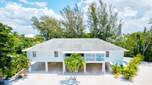 A TStays™ retreat just a walking distance to the unspoiled beaches of Anna Maria Island. Old Florida charm meets modern, designer-decorated décor at this private, un-crowded hideaway.