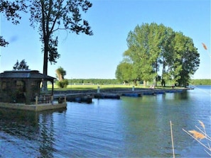 Aloberge 8 and view of the Richelieu