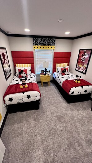 Themed room - 2 Twin Beds - 2nd Floor 
