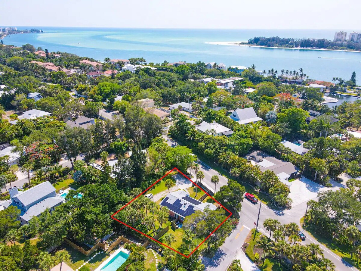Sky Spacious Bungalow walking distance from beach!Name Sky Side A