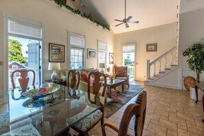 Living / Dining Area