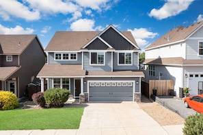 Contemporary Craftsman home just outside the heart of Bend.