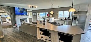 New high-end Gas Fireplace with Large Samsung Smart TV & Oceanfront Views!