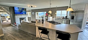 New high-end Gas Fireplace with Large  Samsung Smart TV & Oceanfront Views!