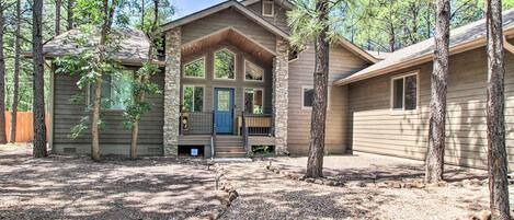 Pinetop Vacation Rental | 3BR | 2BA | Stairs Required to Enter | 1,945 Sq Ft