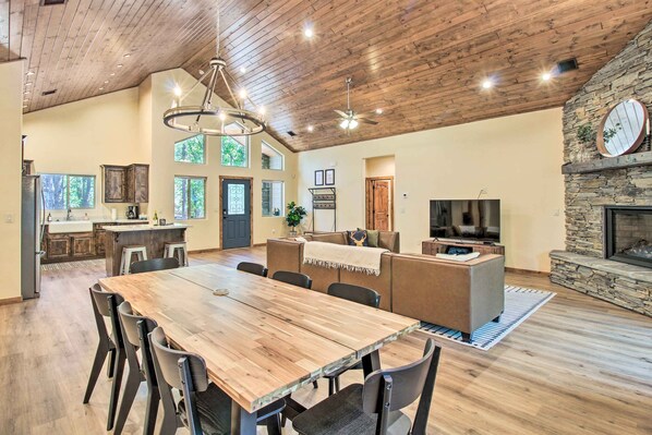Pinetop Vacation Rental | 3BR | 2BA | Stairs Required to Enter | 1,945 Sq Ft