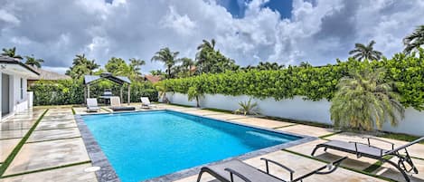 Miami Vacation Rental | 5BR | 3BA | 3,400 Sq Ft | 2 Steps Required for Entry