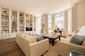Green History – 3 Bedrooms in Kensington (5779)