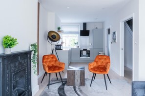 Fulham Light – 2 Bedroom Home (2704)