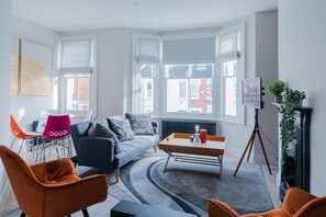 Fulham Light – 2 Bedroom Home (2707)