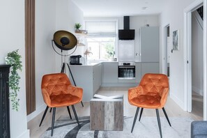 Fulham Light – 2 Bedroom Home (2710)