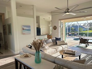 Living room with view to the walkway to the guest bedroom. 