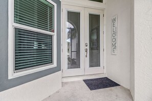 Screened entryway.