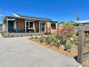 Silvertop Retreat @ Apollo Bay - front exterior