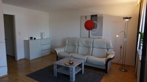 Ferienwohnung (85qm) mit Balkon-Wohnzimmer