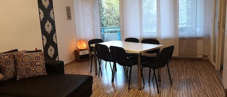 Ferienwohnung-Wohn- und Essbereich