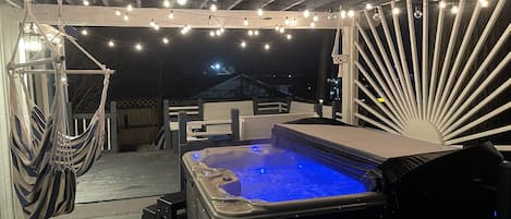 All season hot tub with cover