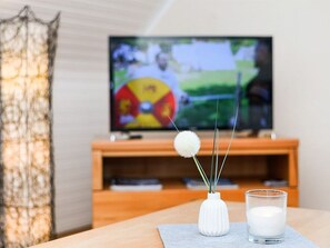 Wohnzimmer mit integriertem Küchenbereich
