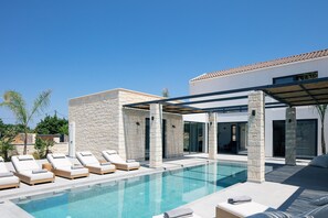 Relax by the pool on 8 comfortable sunbeds.