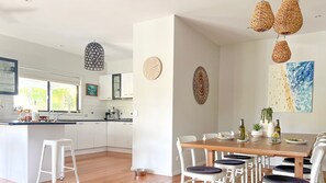 Dining & Kitchen