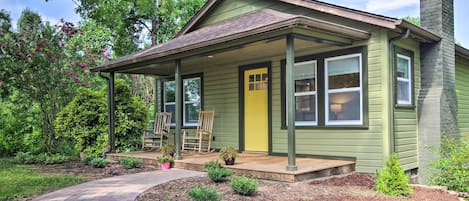 Morganton Vacation Rental | 1,092 Sq Ft | 2BR | 2BA | 1 Step Required