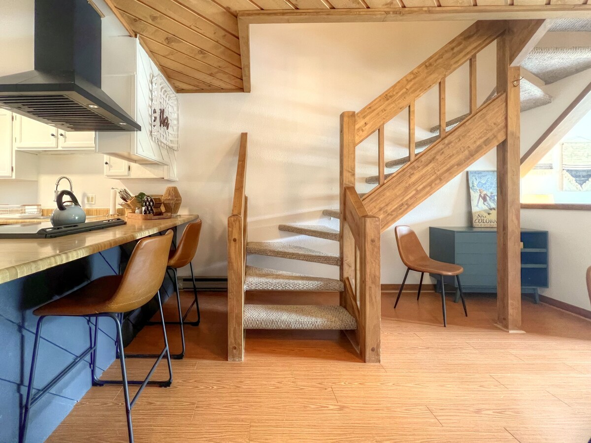Modern Mountain Townhome with Mountain Views!