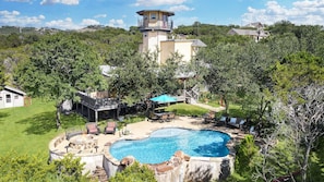 Gorgeous property with everything needed to make for the ideal perfect getaway