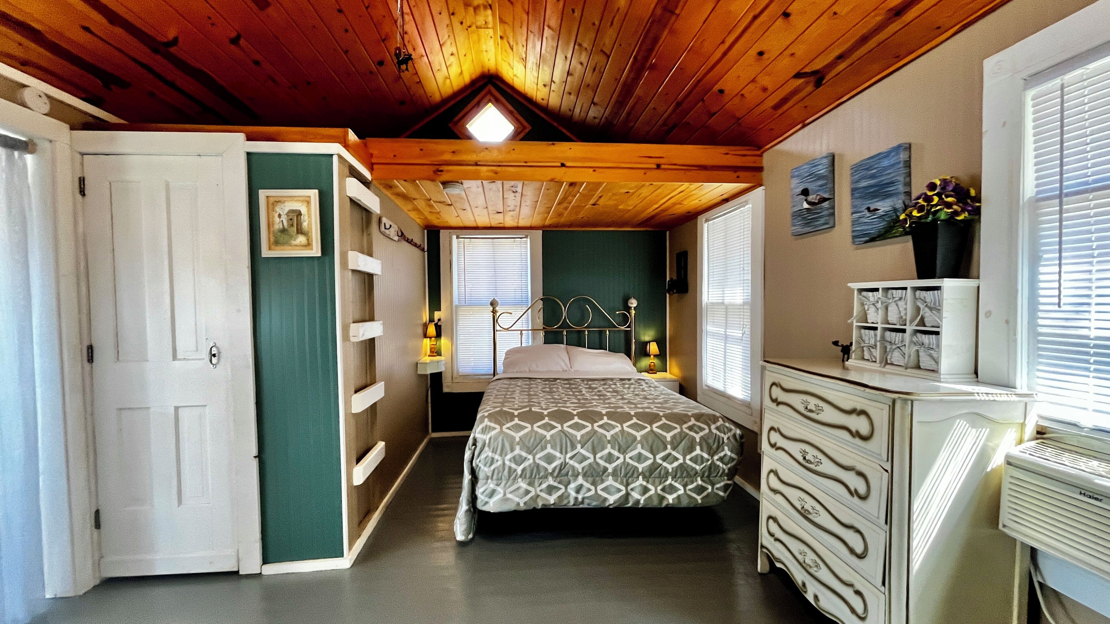 Vintage Retreat - Cabin 5 - Wright County | Vrbo