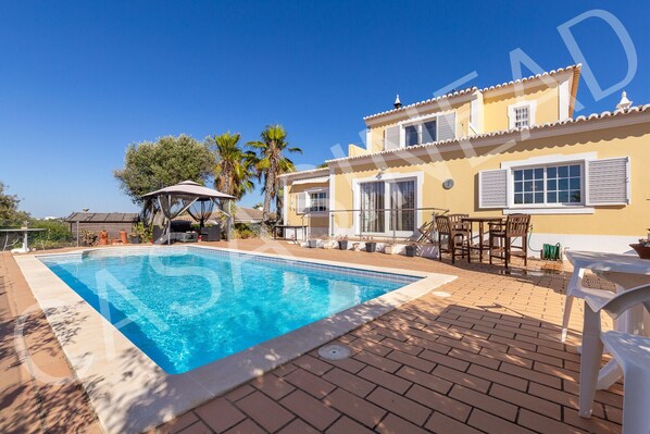 391925_algarveholidaylets_casasinead_pool_outside