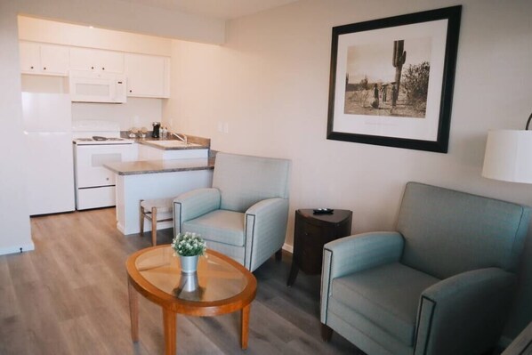 214 Cozy and stylish one bedroom -2 Beds – Pool!