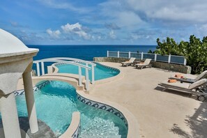 Large free form pool