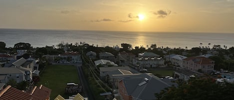 Vista para praia/oceano