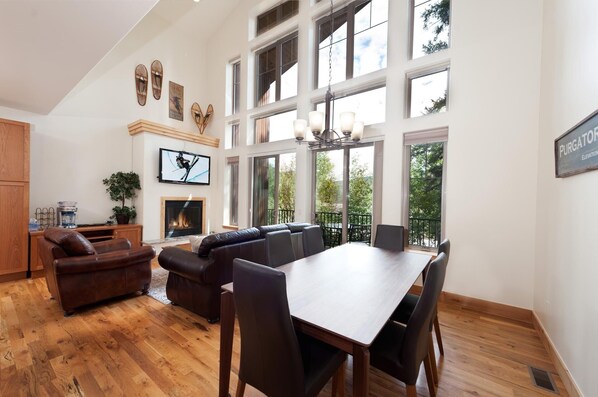 Main Living/Dining Space - TV, Gas Fireplace, Deck and Views