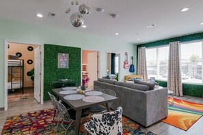 Experience Nashville's vibrant charm in this stylish vacation rental! With comfortable seating, musical decor, and a cozy dining area, it's perfect for bachelorette parties or family reunions. Enjoy fun game nights and immerse yourself in Music City's magic. Your unforgettable getaway awaits!