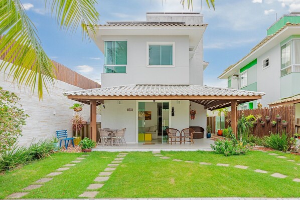 Off site,Facade / entrance,Garden