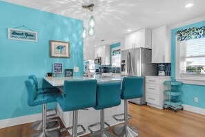 Eat-in bar seating