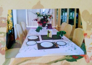 comfortable dining room with six chair