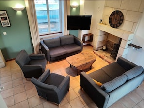 Living Room / Lounge