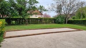 Pour jouer à la pétanque...