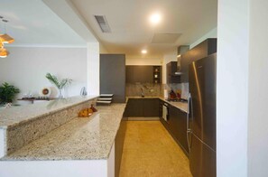 Stylish resort penthouse with amazing views (2901)