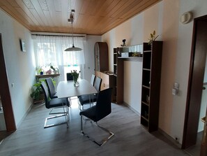 Ferienwohnung mit ca. 70qm, 1 Schlafzimmer, 1 Wohn-Schlafzimmer für max. 3 Personen